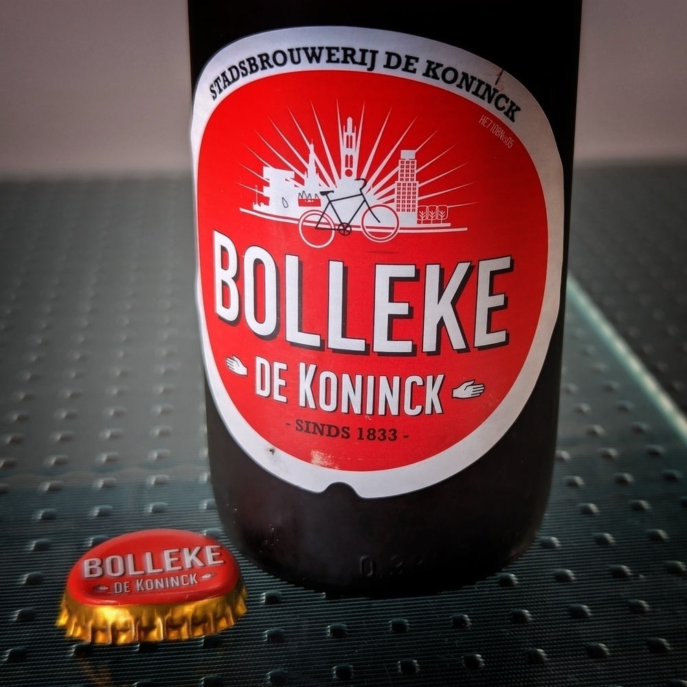 A bottle of De Koninck Bolleke beer alongside it’s removed cap