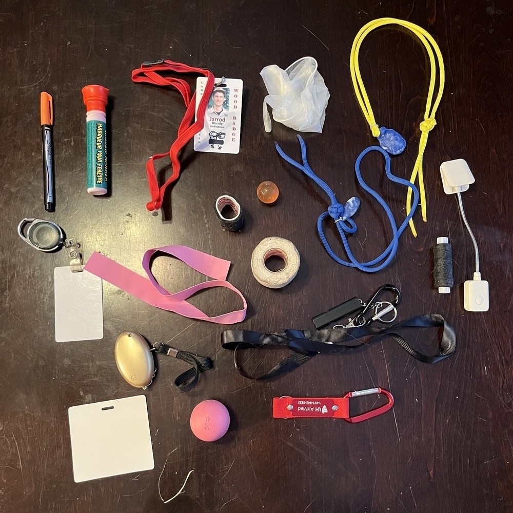 18 assorted rubbish items, arranged in a table.