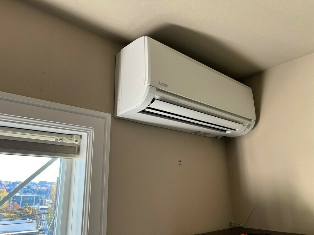 Indoor mitsubishi heat pump mini split wall unit 