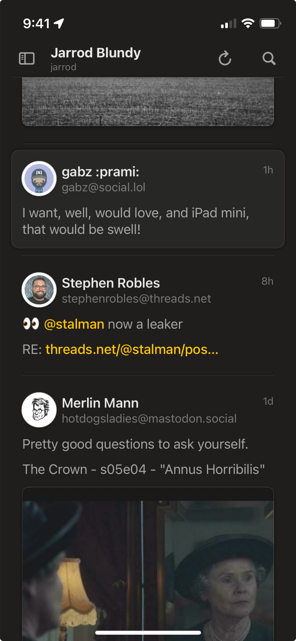 The screen displays a social media feed with usernames, avatars, timestamps, and posts. One post mentions an iPad mini, another references a leak, and a third discusses the show “The Crown.”