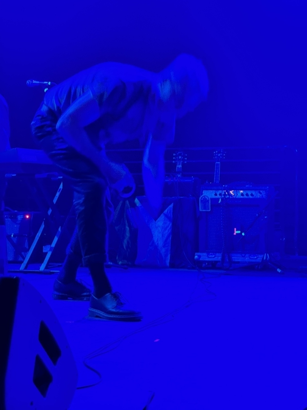 Ted Leo setting up his guitar rig