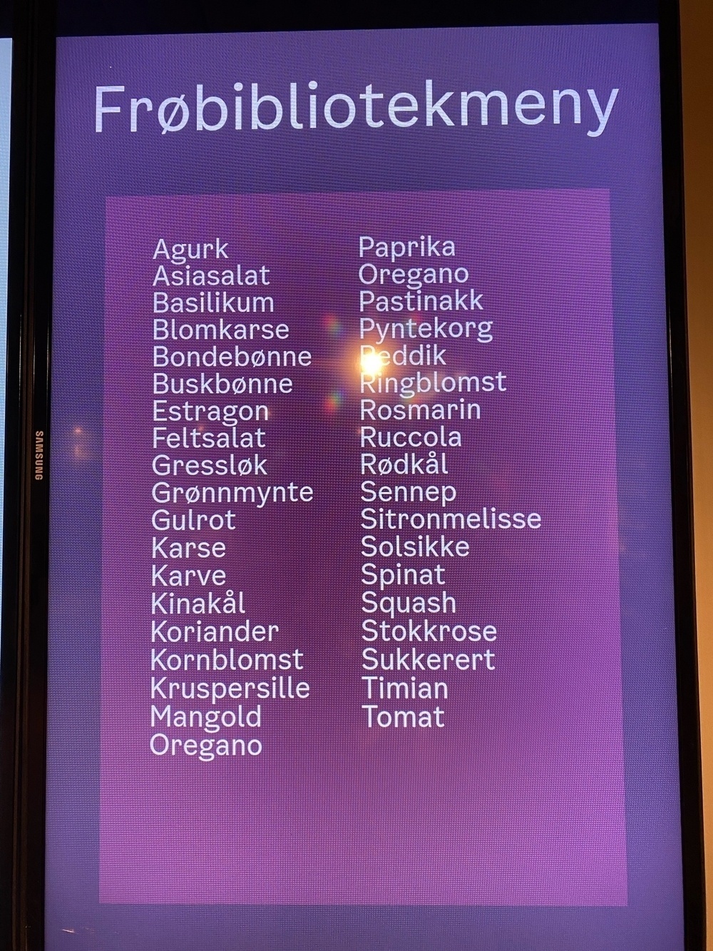 An info-screen with the names of different vegetable- and flower seeds.